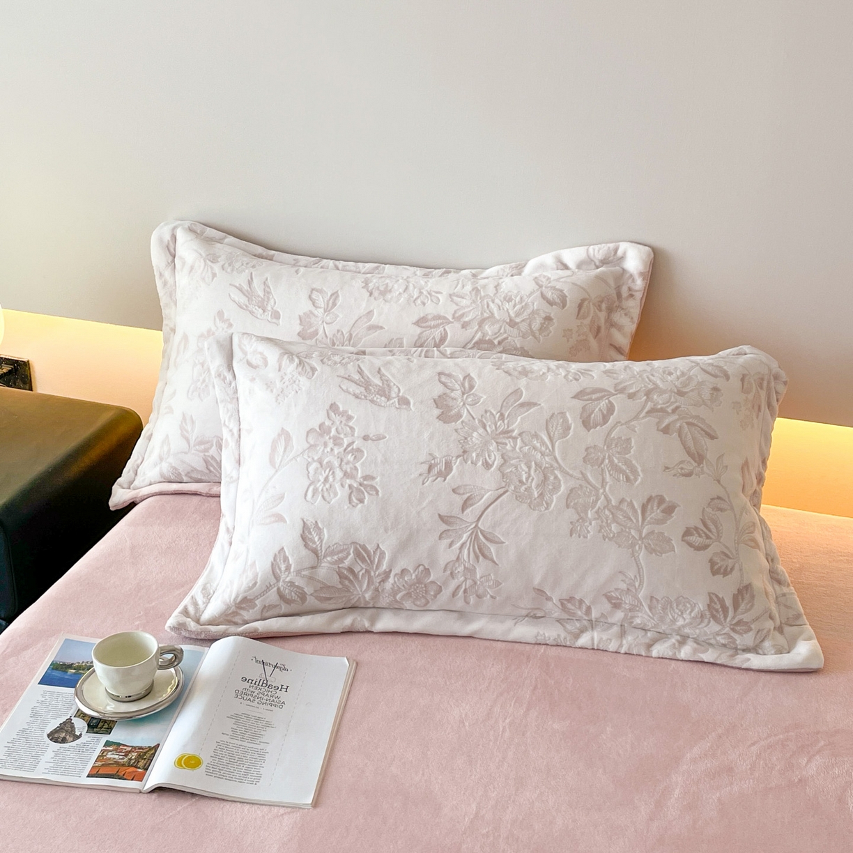 91家纺网 家纺一手货源 找家纺 居易简 2025新款A类高克重牛奶绒立体浮雕四件套 花季-粉