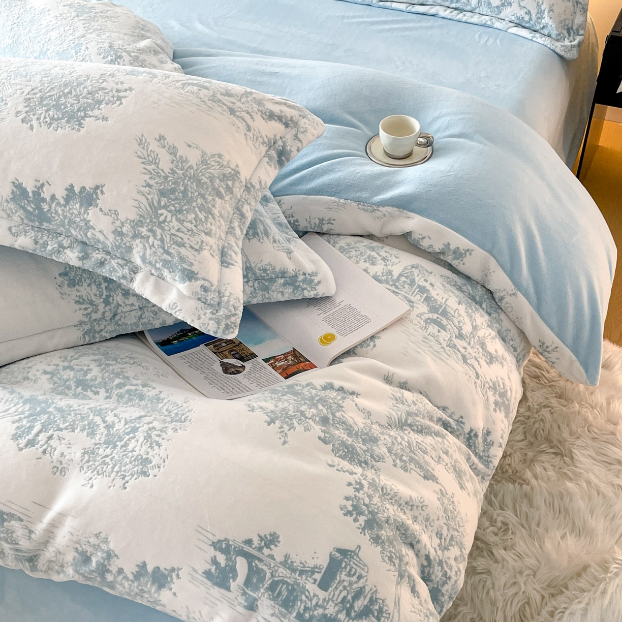 91家纺网 家纺一手货源 找家纺 居易简 2025新款A类高克重牛奶绒立体浮雕四件套 云木-蓝