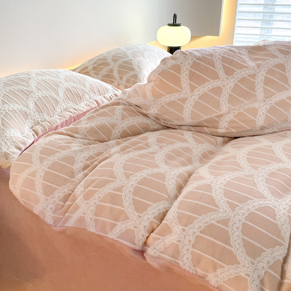 91家纺网 家纺一手货源 找家纺 居易简 2025新款A类高克重牛奶绒立体浮雕四件套 橘暖