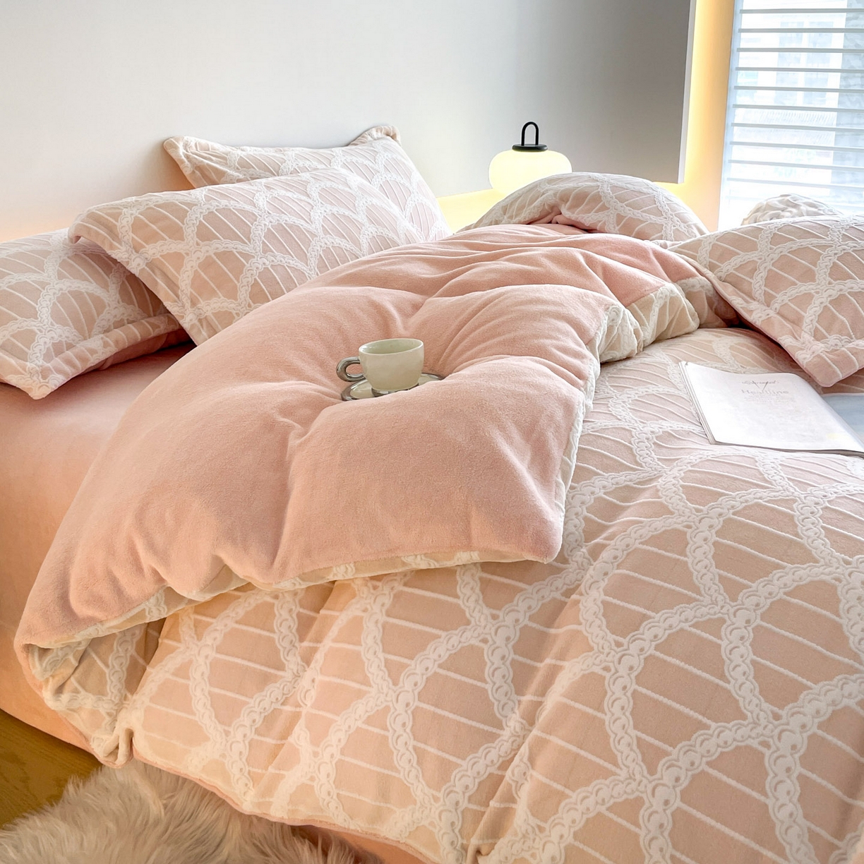 91家纺网 家纺一手货源 找家纺 居易简 2025新款A类高克重牛奶绒立体浮雕四件套 橘暖