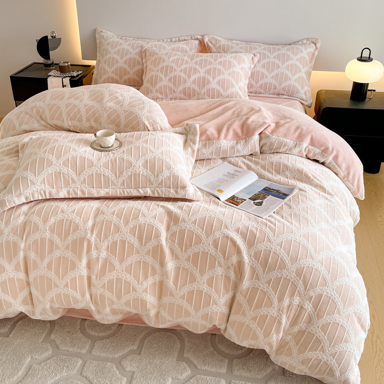 91家纺网 家纺一手货源 找家纺 居易简 2025新款A类高克重牛奶绒立体浮雕四件套 橘暖