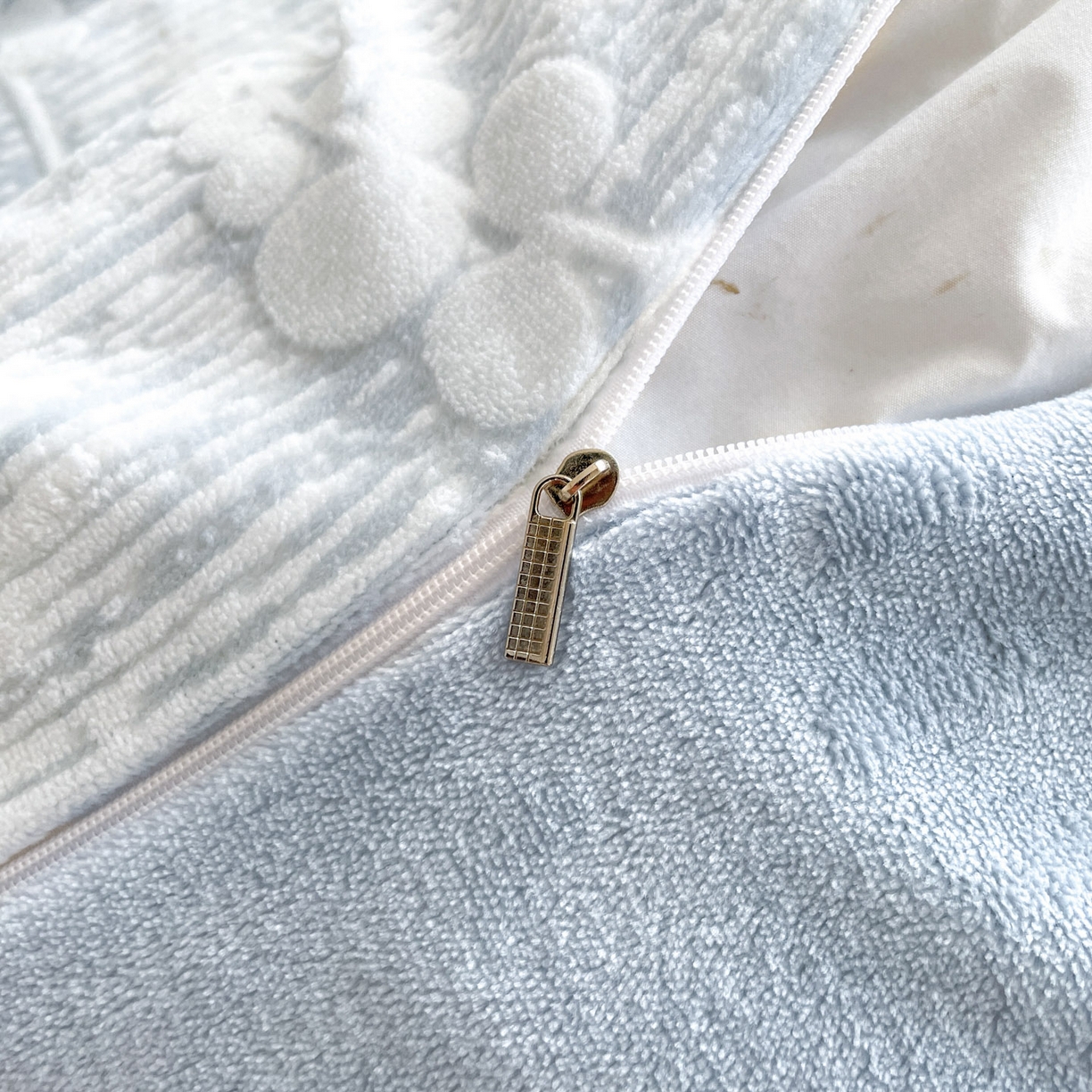 91家纺网 家纺一手货源 找家纺 居易简 2025新款A类高克重牛奶绒立体浮雕四件套 豆蔻