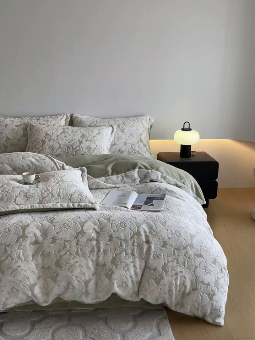 91家纺网 家纺一手货源 找家纺 居易简 2025新款A类高克重牛奶绒立体浮雕四件套 繁花-浅绿