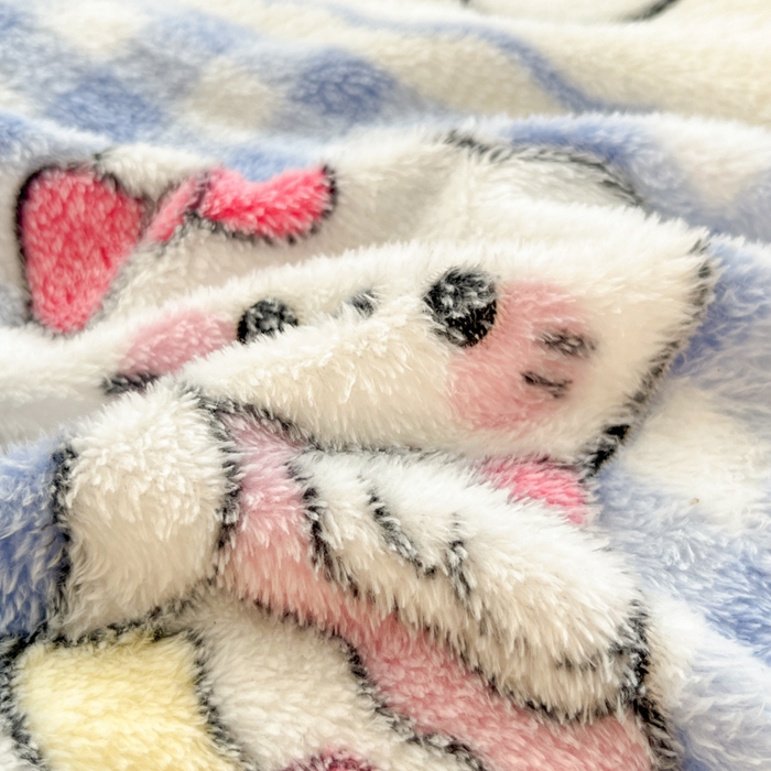 91家纺网 家纺一手货源 找家纺 川悦生活 2025新款立体雪花绒印花大床四件套系列二场景一 小喵甜心