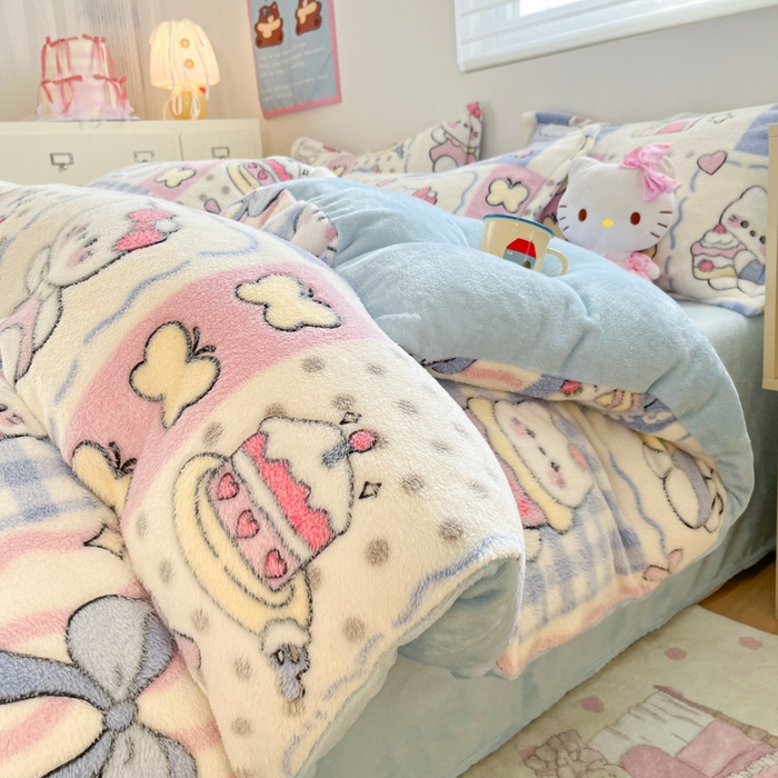 91家纺网 家纺一手货源 找家纺 川悦生活 2025新款立体雪花绒印花大床四件套系列二场景一 小喵甜心