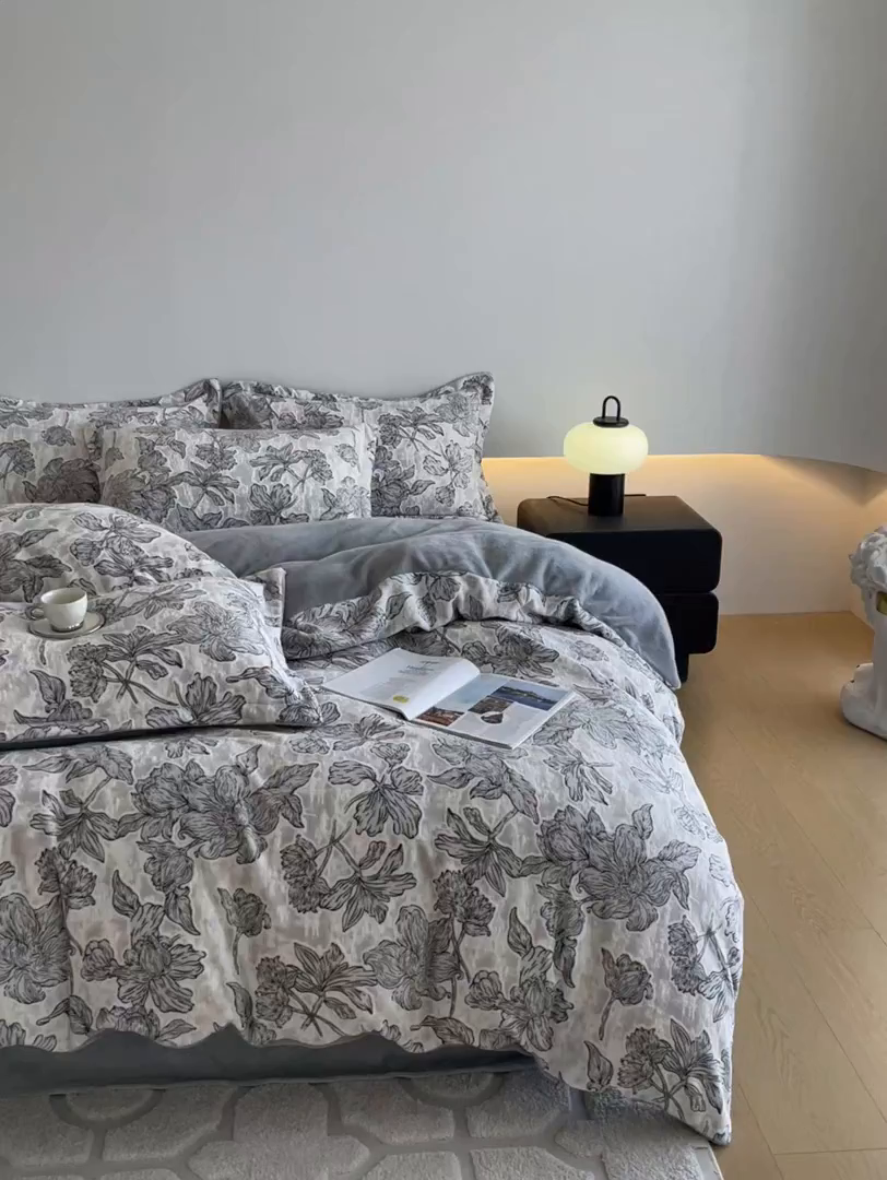 91家纺网 家纺一手货源 找家纺 居易简 2025新款A类高克重牛奶绒立体浮雕四件套 心中之城