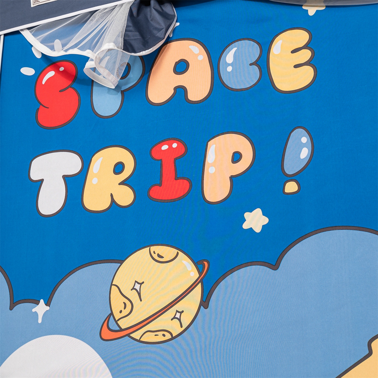 91家纺网 家纺一手货源 找家纺 2025新款多层复合夹层强遮光学生蚊帐 奇趣宇宙