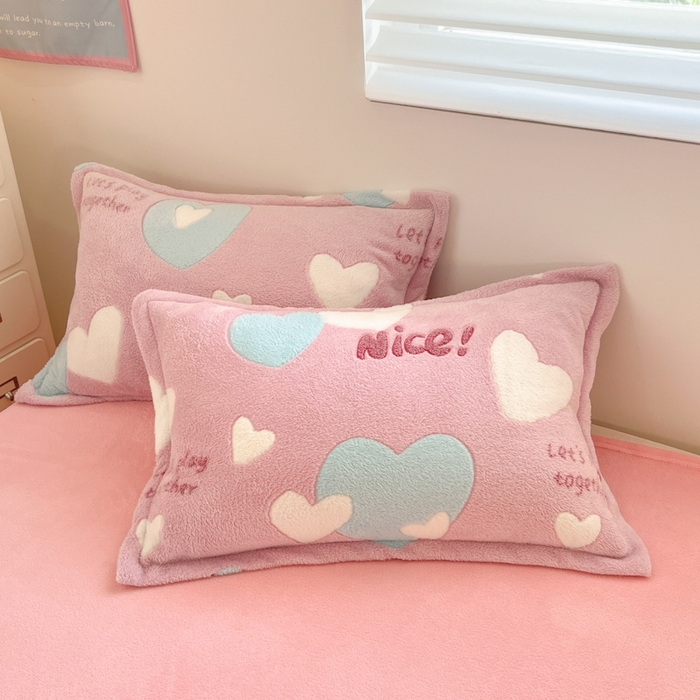 91家纺网 家纺一手货源 找家纺 川悦生活 2025新款立体雪花绒印花大床四件套系列二场景一 心心物语