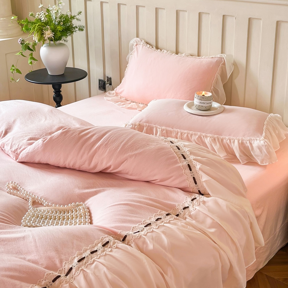 91家纺网 家纺一手货源 找家纺 庭笙 2025新款法式仙女蕾丝裙边梦幻纱四件套-赫拉花园 浅粉