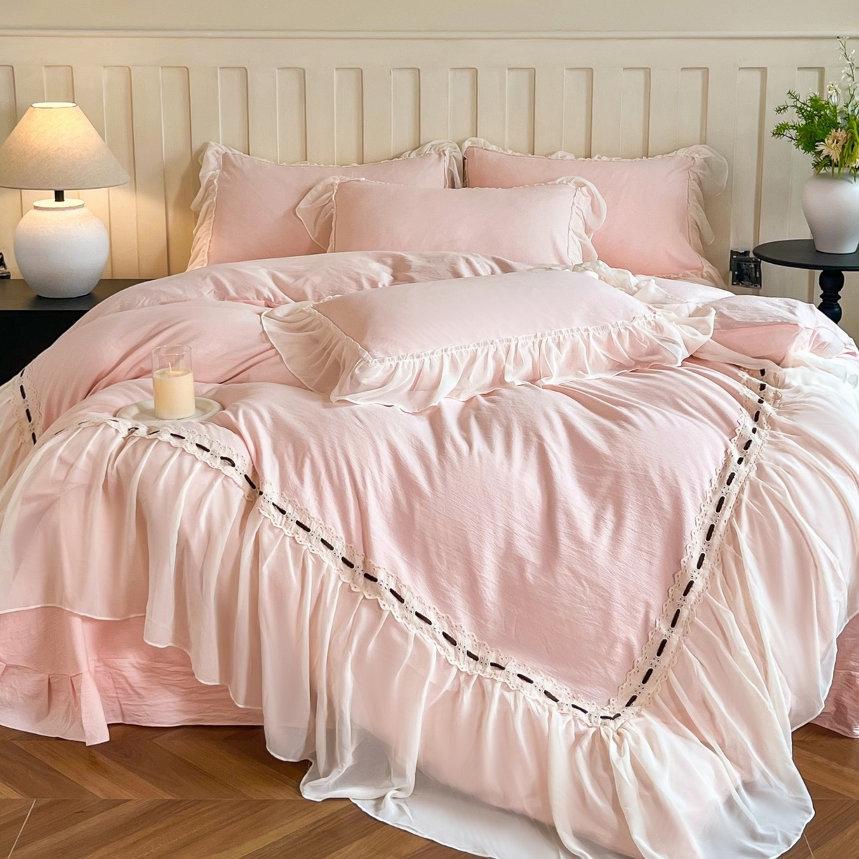 91家纺网 家纺一手货源 找家纺 庭笙 2025新款法式仙女蕾丝裙边梦幻纱四件套-赫拉花园 浅粉