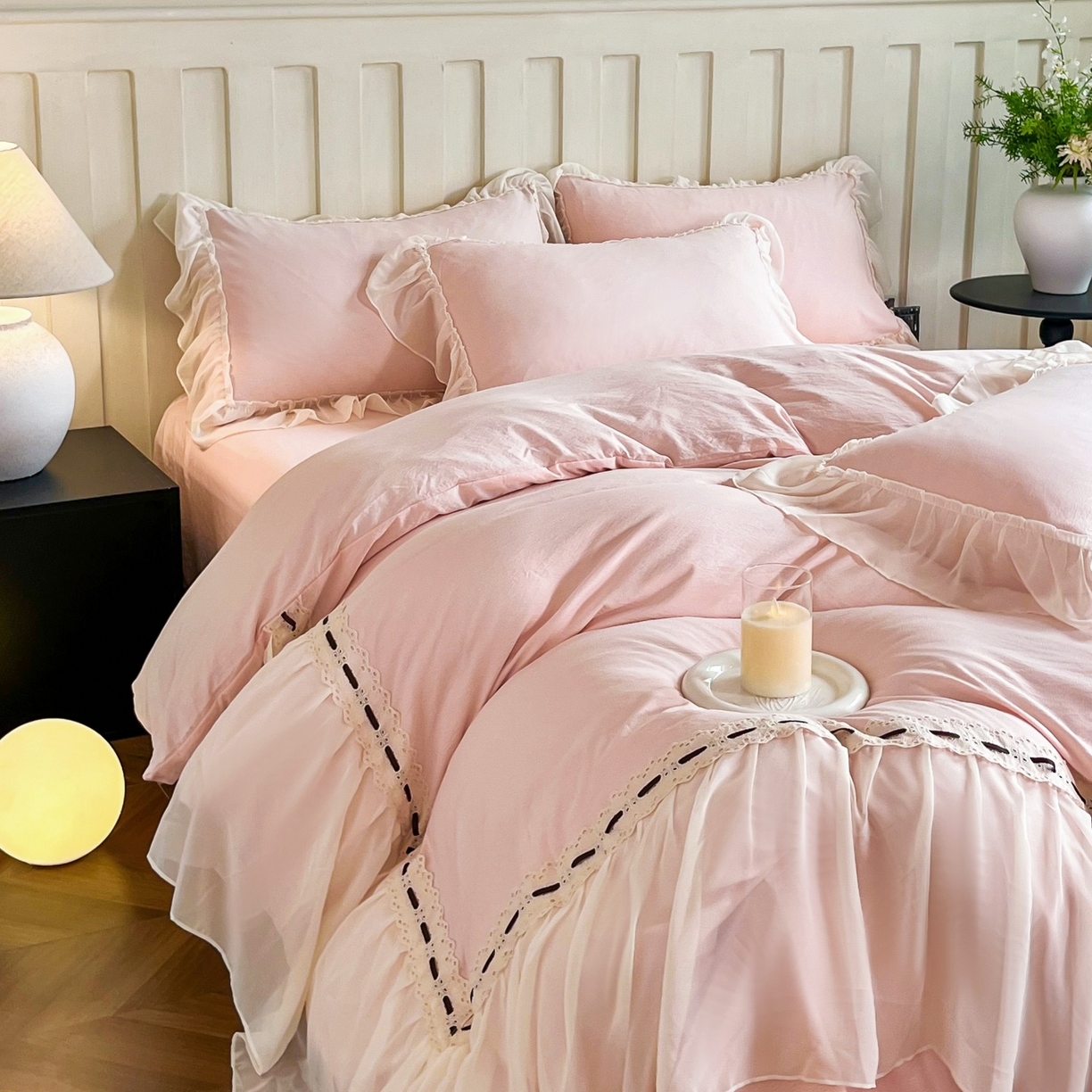 91家纺网 家纺一手货源 找家纺 庭笙 2025新款法式仙女蕾丝裙边梦幻纱四件套-赫拉花园 浅粉