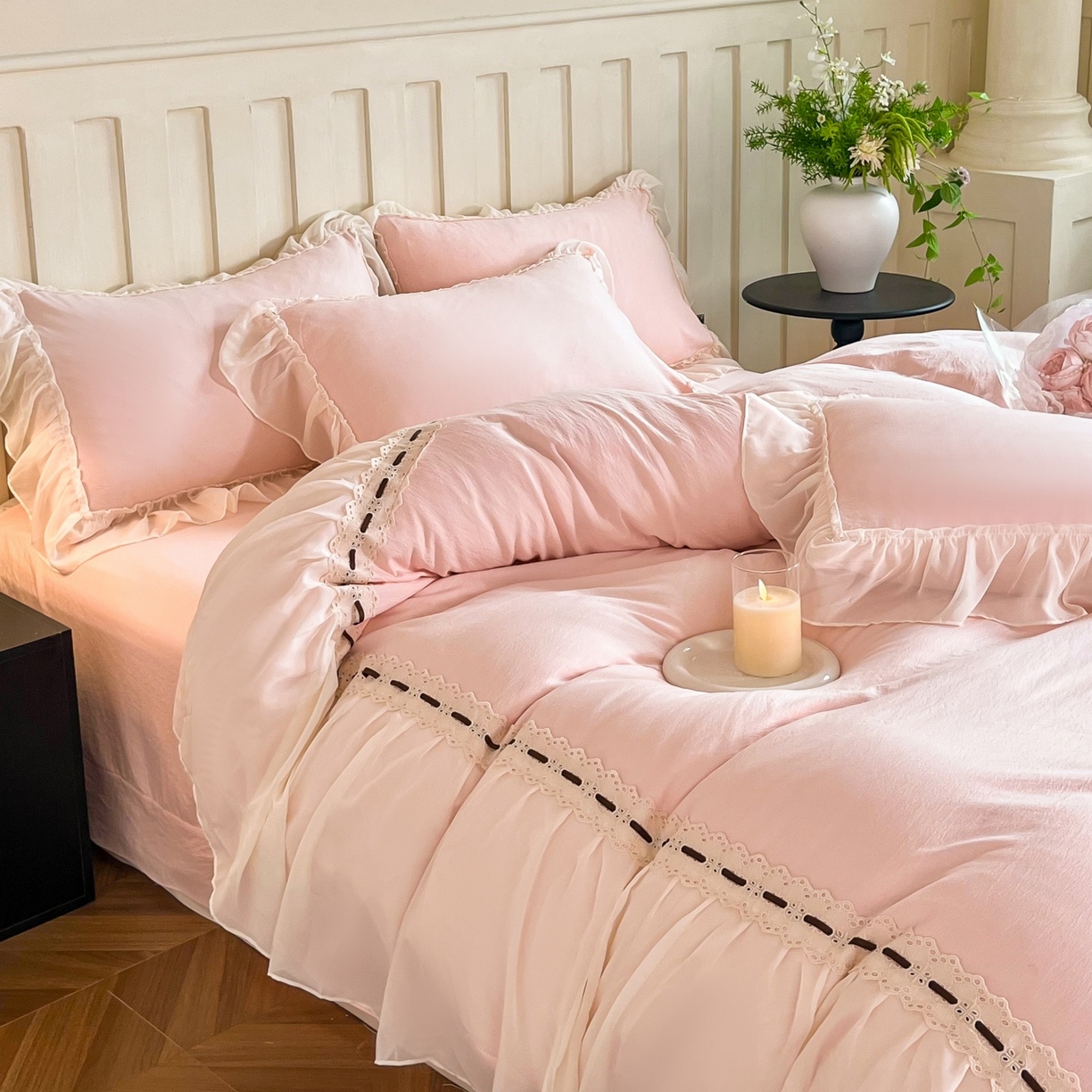 91家纺网 家纺一手货源 找家纺 庭笙 2025新款法式仙女蕾丝裙边梦幻纱四件套-赫拉花园 浅粉