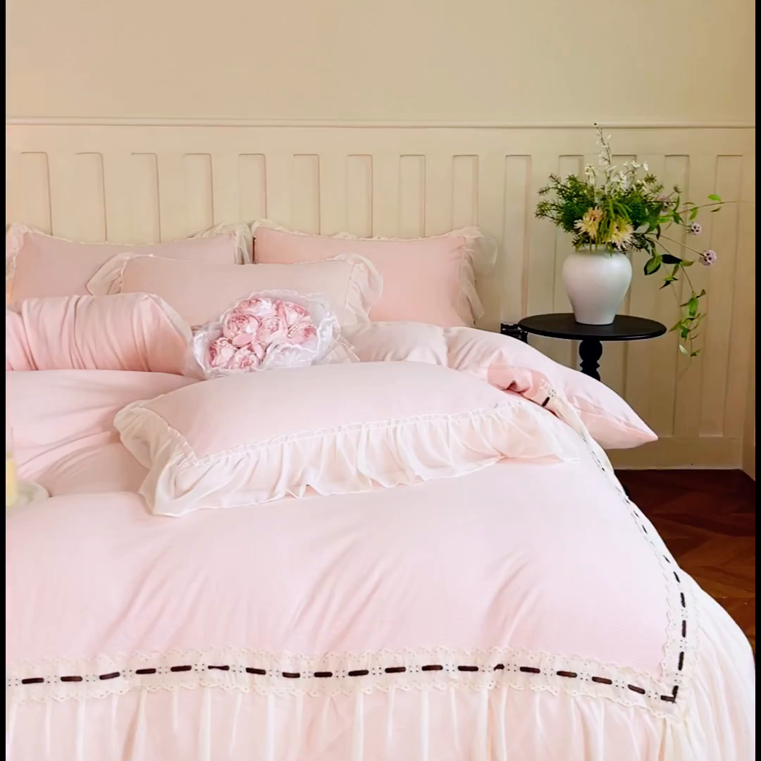 91家纺网 家纺一手货源 找家纺 庭笙 2025新款法式仙女蕾丝裙边梦幻纱四件套-赫拉花园 浅粉