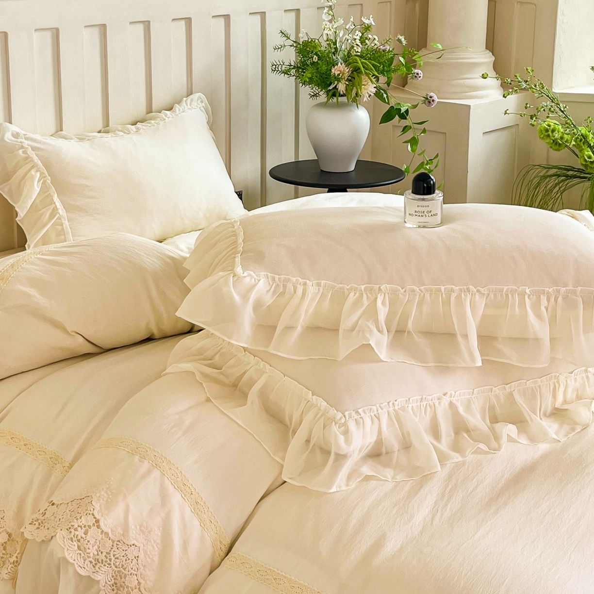 91家纺网 家纺一手货源 找家纺 （总）庭笙 2025新款法式刺绣花边双层蕾丝裙边梦幻纱四件套-漫调小城