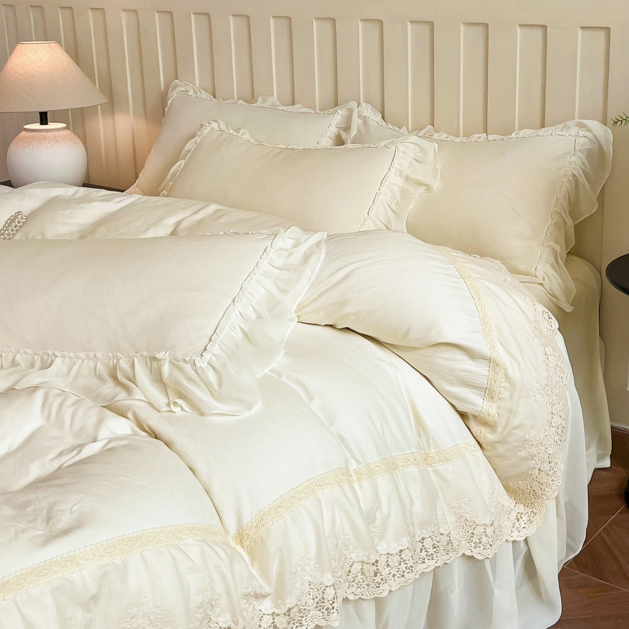 91家纺网 家纺一手货源 找家纺 （总）庭笙 2025新款法式刺绣花边双层蕾丝裙边梦幻纱四件套-漫调小城