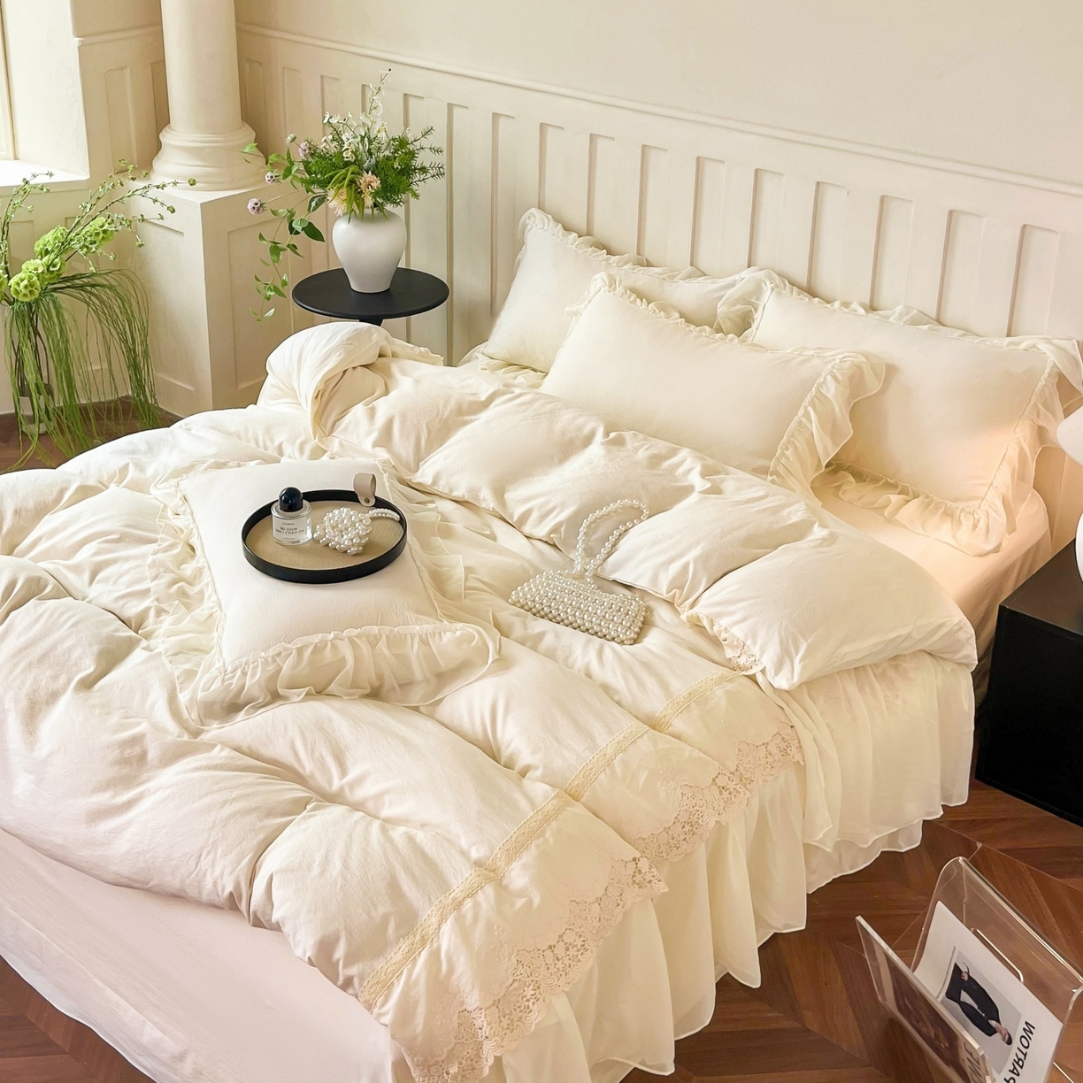 91家纺网 家纺一手货源 找家纺 庭笙 2025新款法式刺绣花边双层蕾丝裙边梦幻纱四件套-漫调小城 米白