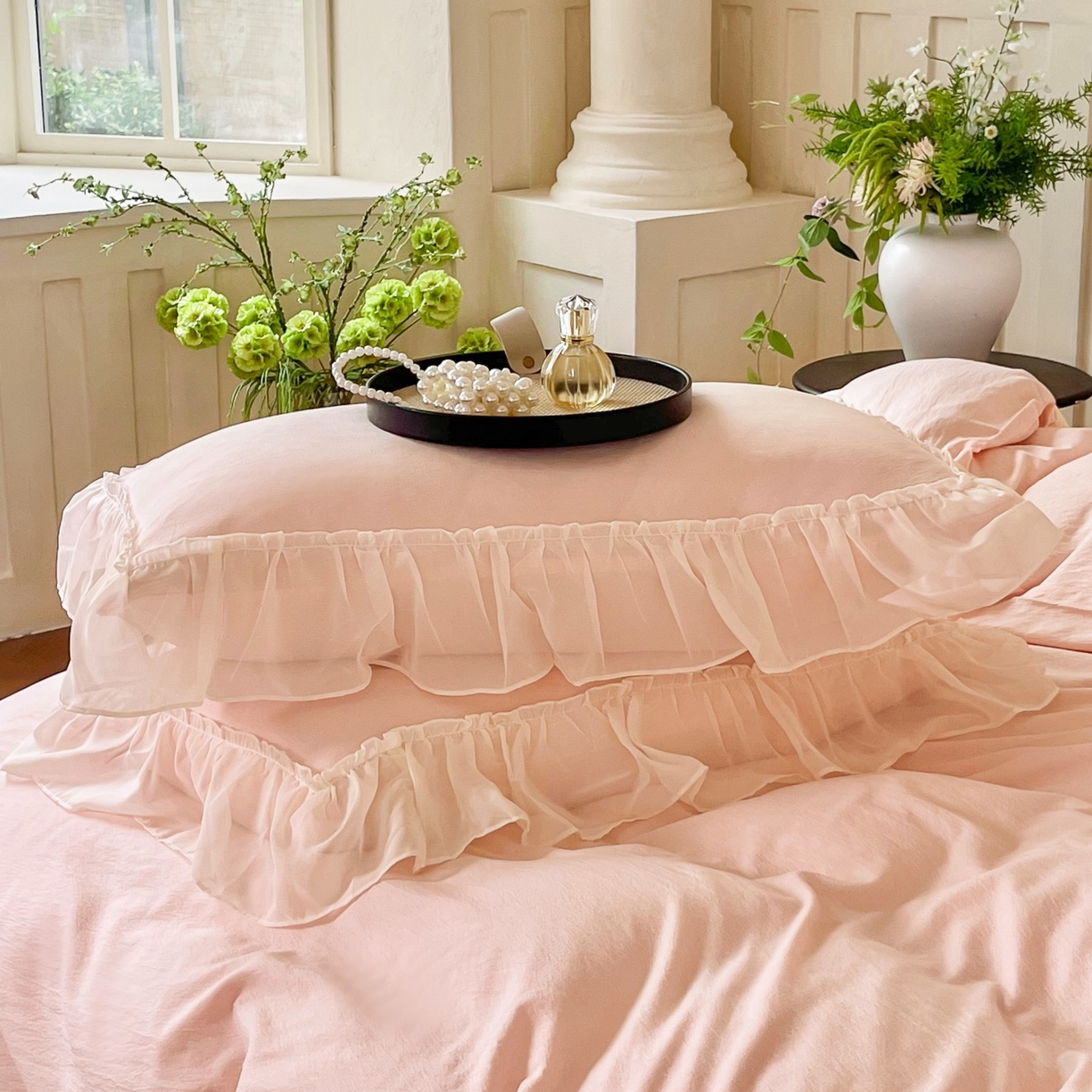 91家纺网 家纺一手货源 找家纺 庭笙 2025新款法式刺绣花边双层蕾丝裙边梦幻纱四件套-漫调小城 浅粉