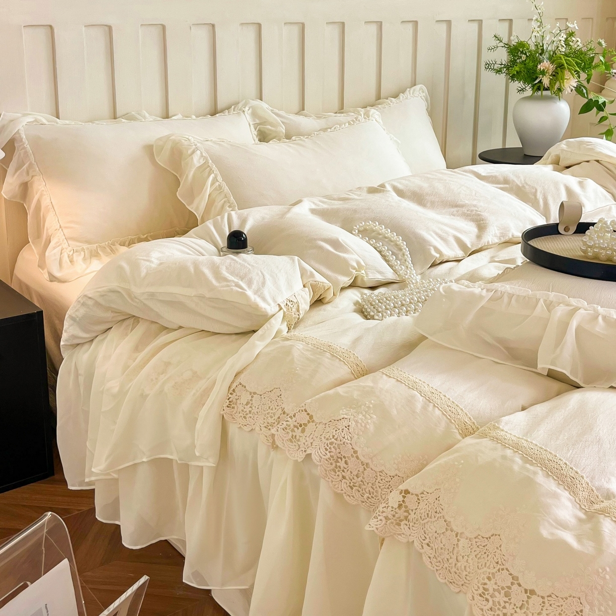 91家纺网 家纺一手货源 找家纺 （总）庭笙 2025新款法式刺绣花边双层蕾丝裙边梦幻纱四件套-漫调小城