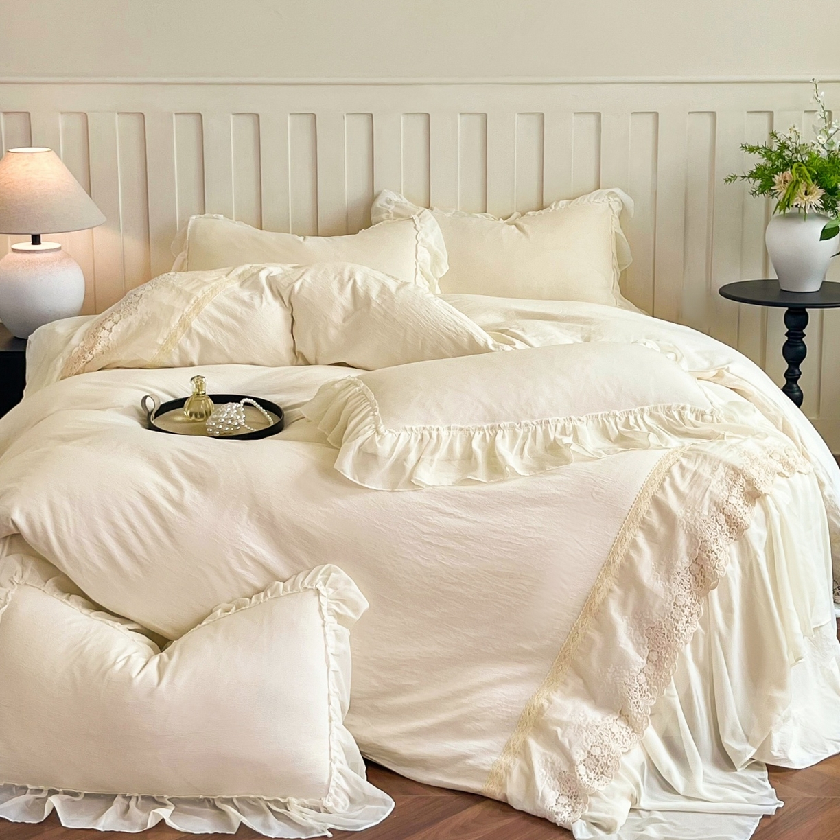 91家纺网 家纺一手货源 找家纺 （总）庭笙 2025新款法式刺绣花边双层蕾丝裙边梦幻纱四件套-漫调小城