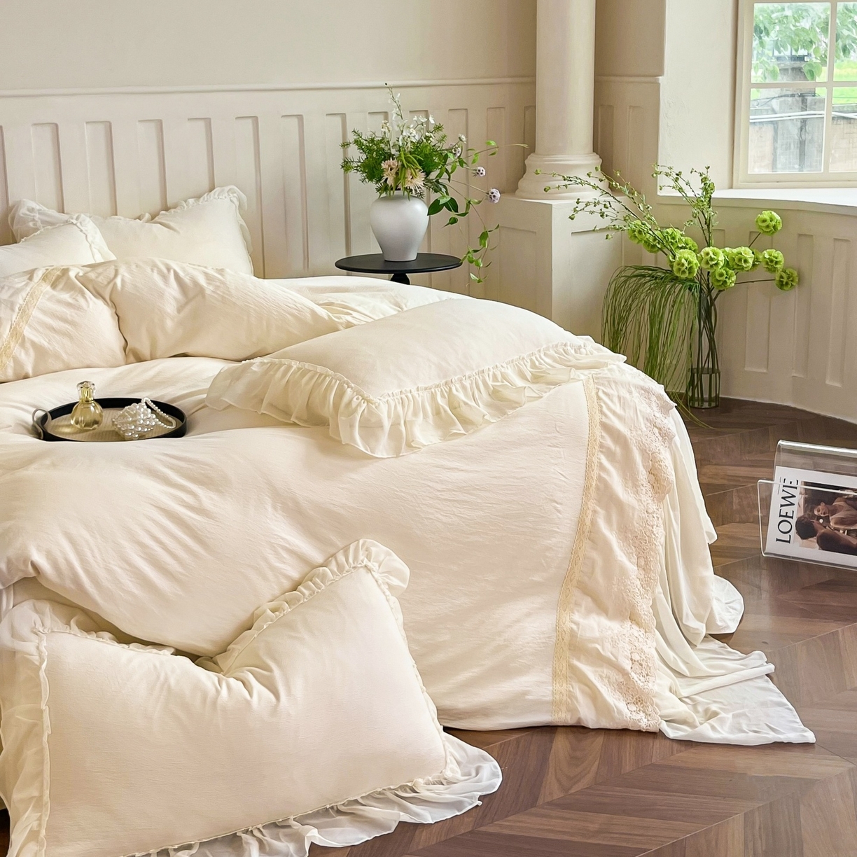 91家纺网 家纺一手货源 找家纺 庭笙 2025新款法式刺绣花边双层蕾丝裙边梦幻纱四件套-漫调小城 米白