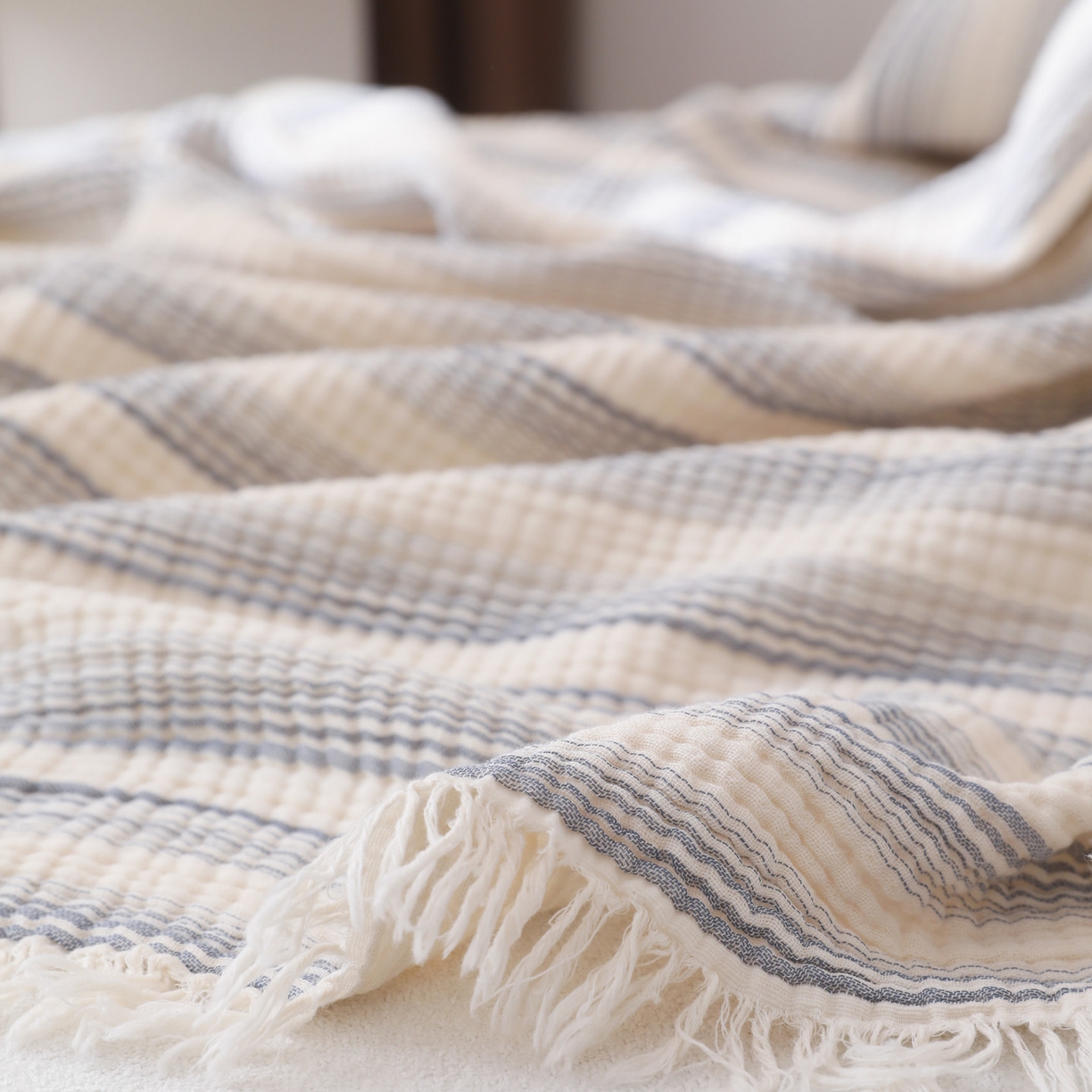 91家纺网 家纺一手货源 找家纺 简宜家居（朝初家纺） 2025新款全棉100%棉四层纱流苏边毛毯子 流苏-暮烟灰