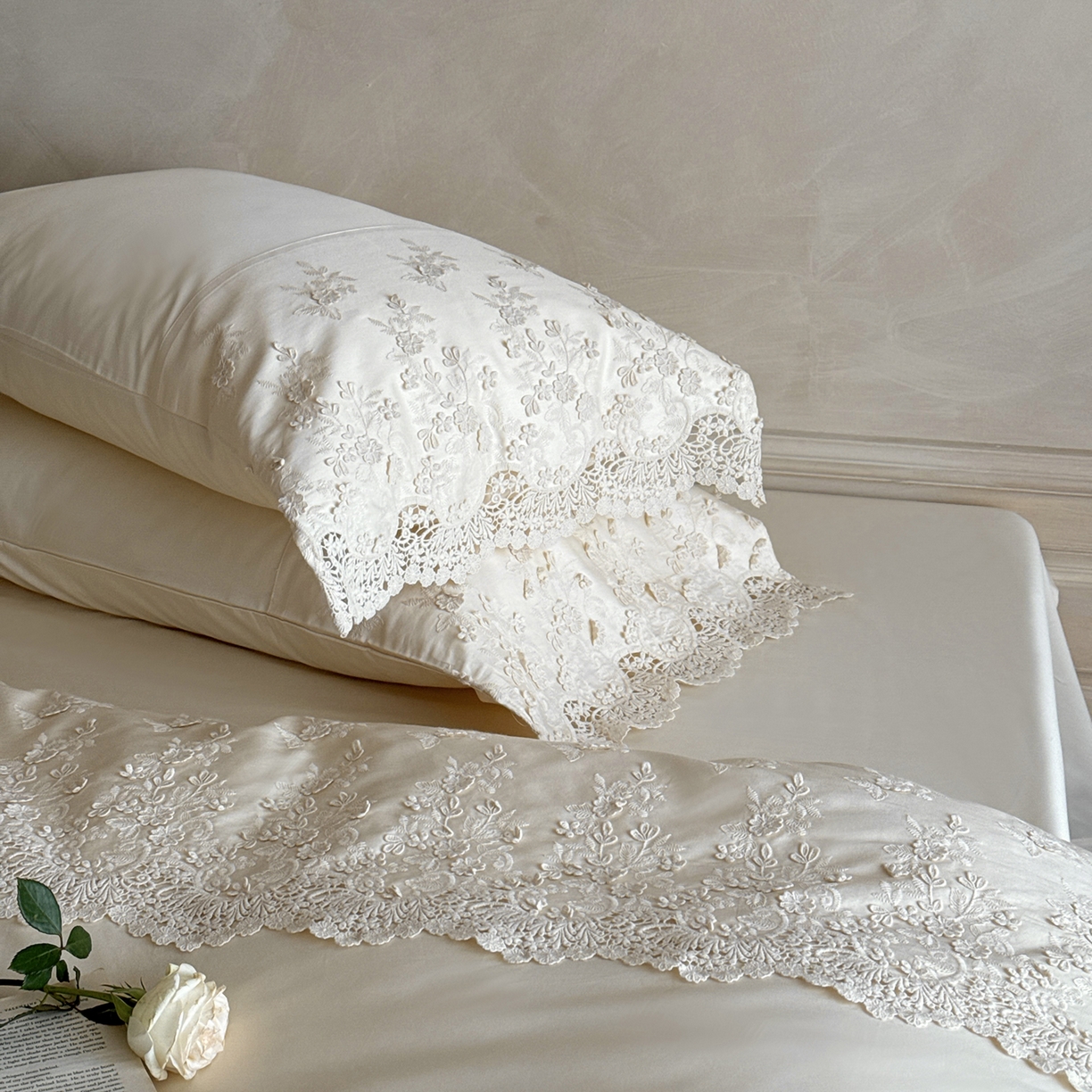 91家纺网 家纺一手货源 找家纺 佳汐蓝家纺 2025新款100支澳棉花边四件套-花拾光 花拾光-白色