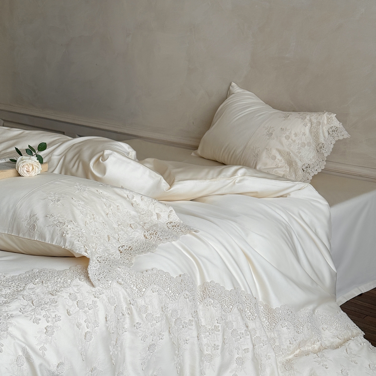 91家纺网 家纺一手货源 找家纺 佳汐蓝家纺 2025新款100支澳棉花边四件套-花拾光 花拾光-白色