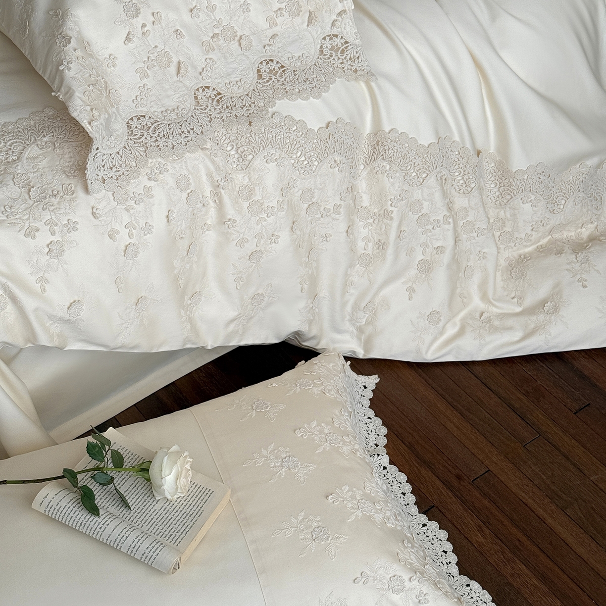 91家纺网 家纺一手货源 找家纺 佳汐蓝家纺 2025新款100支澳棉花边四件套-花拾光 花拾光-白色