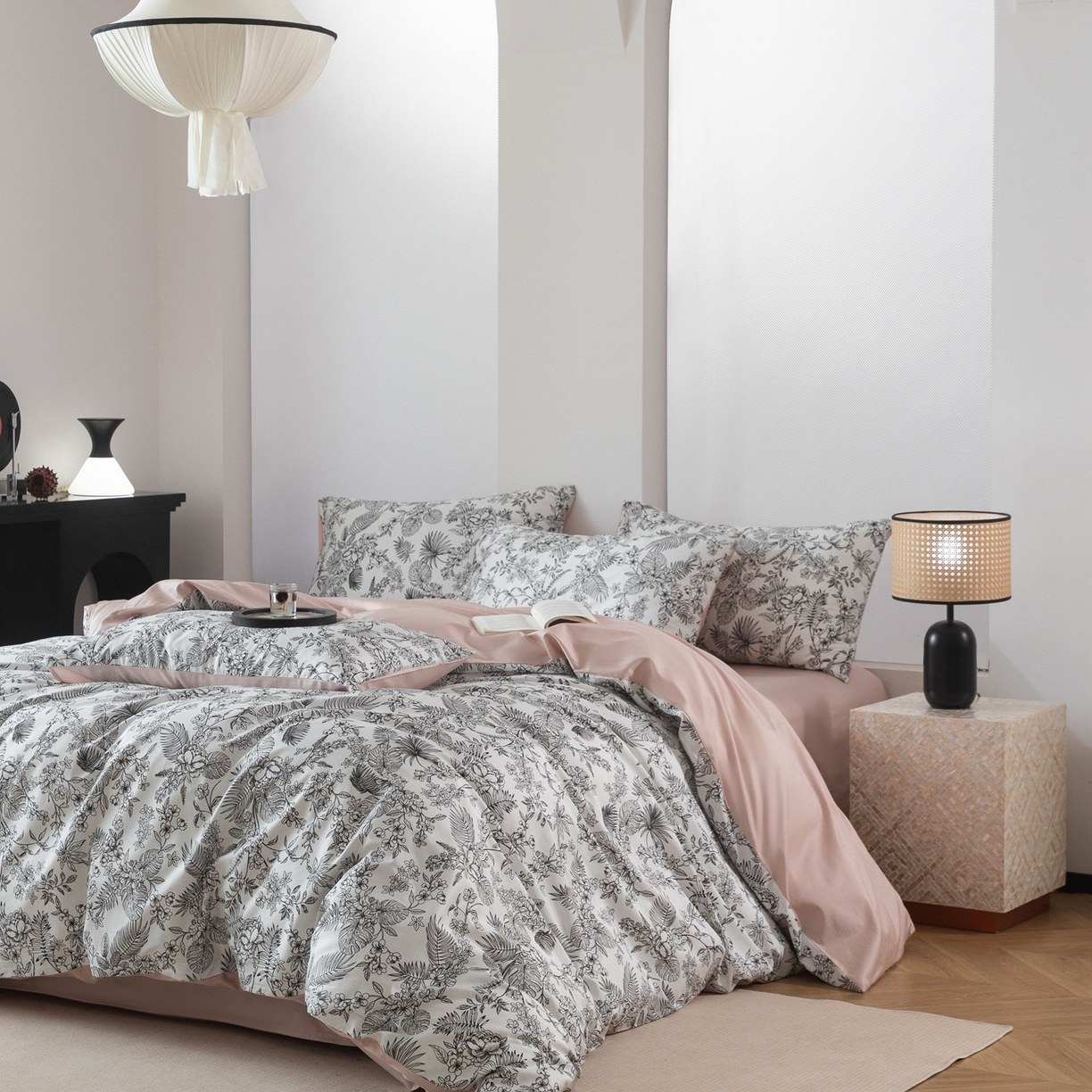 91家纺网 家纺一手货源 找家纺 （总）ONE TWO ONE 1212025新款高支高密长绒棉贡缎精工数码印花-有花赏花（为了各位老板们都有利润空间，平台控价券后不得低于318/338元，感谢您的配合与支持！）