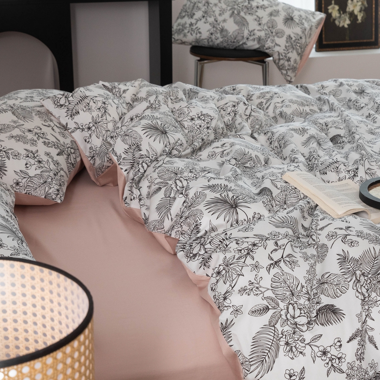 91家纺网 家纺一手货源 找家纺 （总）ONE TWO ONE 1212025新款高支高密长绒棉贡缎精工数码印花-有花赏花（为了各位老板们都有利润空间，平台控价券后不得低于318/338元，感谢您的配合与支持！）