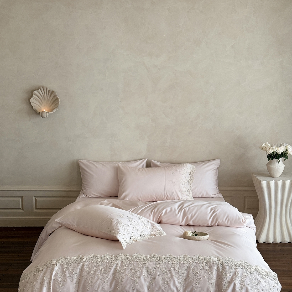 91家纺网 家纺一手货源 找家纺 佳汐蓝家纺 2025新款100支澳棉花边四件套-花拾光 花拾光-粉色