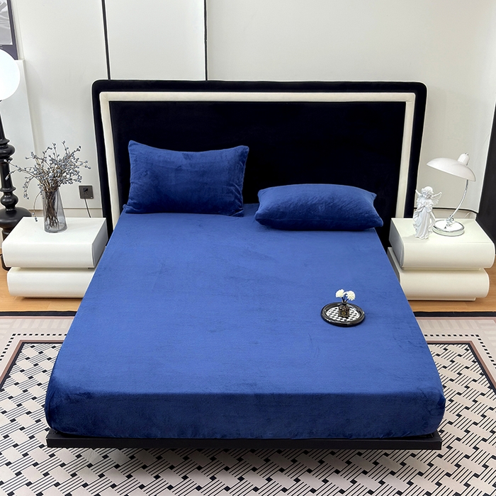 91家纺网 家纺一手货源 找家纺 2025新款高克重纯色保暖牛奶绒单床笠枕套 宝蓝色