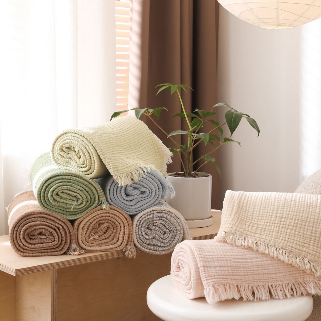 91家纺网 家纺一手货源 找家纺 简宜家居（朝初家纺） 2025新款全棉100%棉四层纱流苏边毛毯子 组合图仅供展示