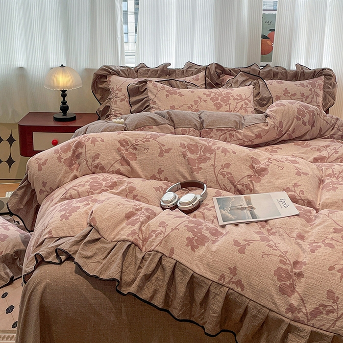 91家纺网 家纺一手货源 找家纺 （赛丽雅）2025秋冬新品130克加厚复古风印花磨毛四件套 悄颜