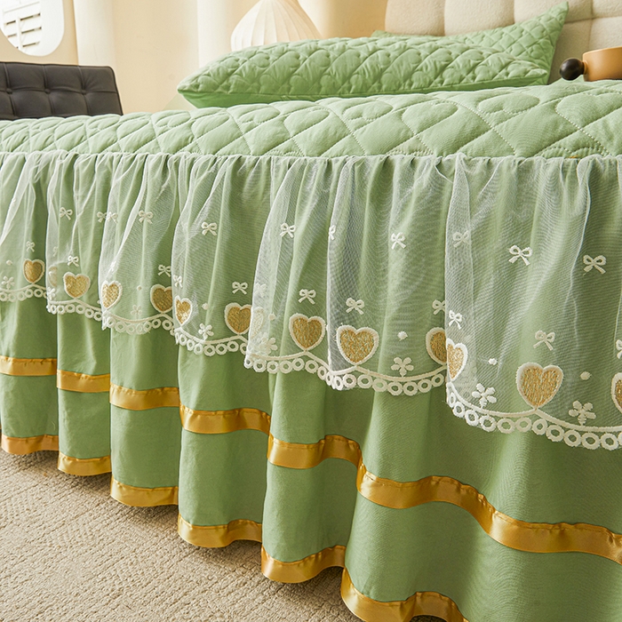 91家纺网 家纺一手货源 找家纺 （总）艾裙海 2025新款云朵棉蕾丝刺绣花边夹棉床裙单床裙床裙单件爱心系列