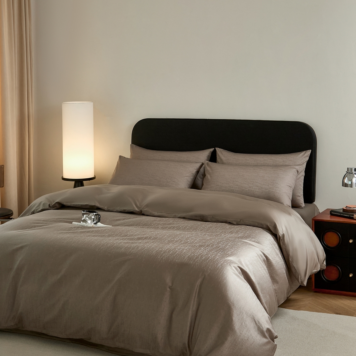 91家纺网 家纺一手货源 找家纺 ONE TWO ONE 1212025新款高支高密长绒棉贡缎精工提花-莳光线条（为了各位老板们都有利润空间，平台控价券后不得低于318/338元，感谢您的配合与支持！） 莳光线条-巧咖