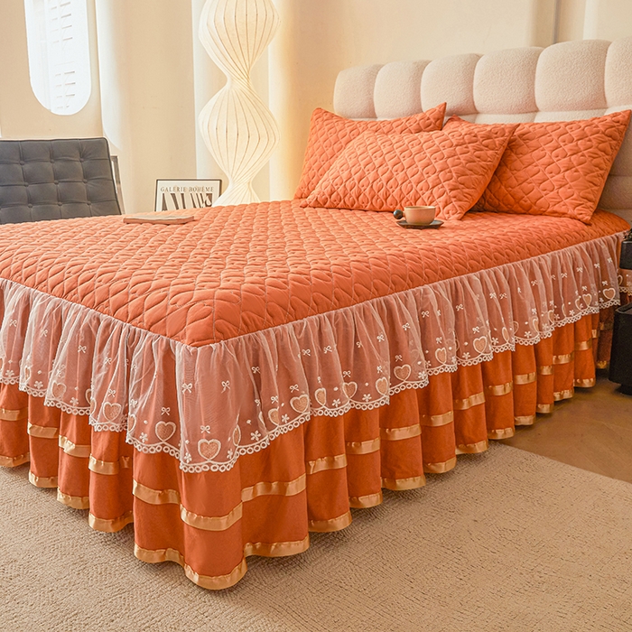 91家纺网 家纺一手货源 找家纺 艾裙海 2025新款云朵棉蕾丝刺绣花边夹棉床裙单床裙床裙单件爱心系列 爱心橙