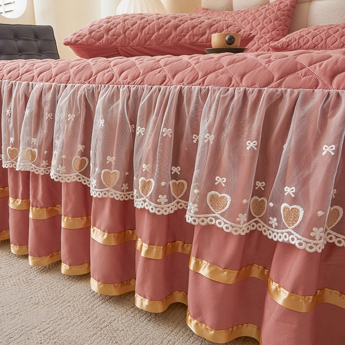 91家纺网 家纺一手货源 找家纺 艾裙海 2025新款云朵棉蕾丝刺绣花边夹棉床裙单床裙床裙单件爱心系列 爱心豆沙