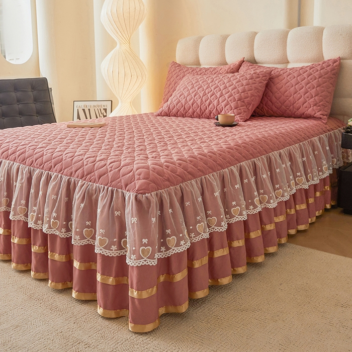 91家纺网 家纺一手货源 找家纺 艾裙海 2025新款云朵棉蕾丝刺绣花边夹棉床裙单床裙床裙单件爱心系列 爱心豆沙