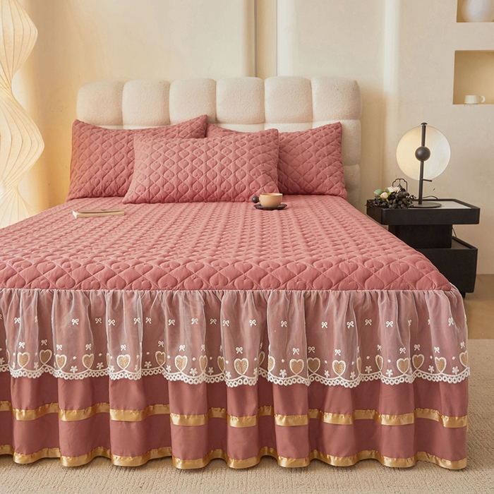 91家纺网 家纺一手货源 找家纺 艾裙海 2025新款云朵棉蕾丝刺绣花边夹棉床裙单床裙床裙单件爱心系列 爱心豆沙