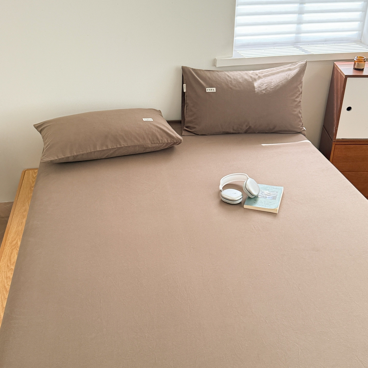 91家纺网 家纺一手货源 找家纺 眠博士 2025新款A类纯色全棉磨毛大床床笠三件套 磨毛床笠-陶瓷咖