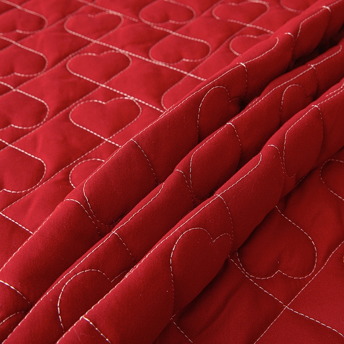 91家纺网 家纺一手货源 找家纺 艾裙海 2025新款云朵棉蕾丝刺绣花边夹棉床裙单床裙床裙单件爱心系列 爱心酒红