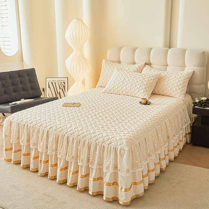 91家纺网 家纺一手货源 找家纺 艾裙海 2025新款云朵棉蕾丝刺绣花边夹棉床裙单床裙床裙单件爱心系列 爱心米白