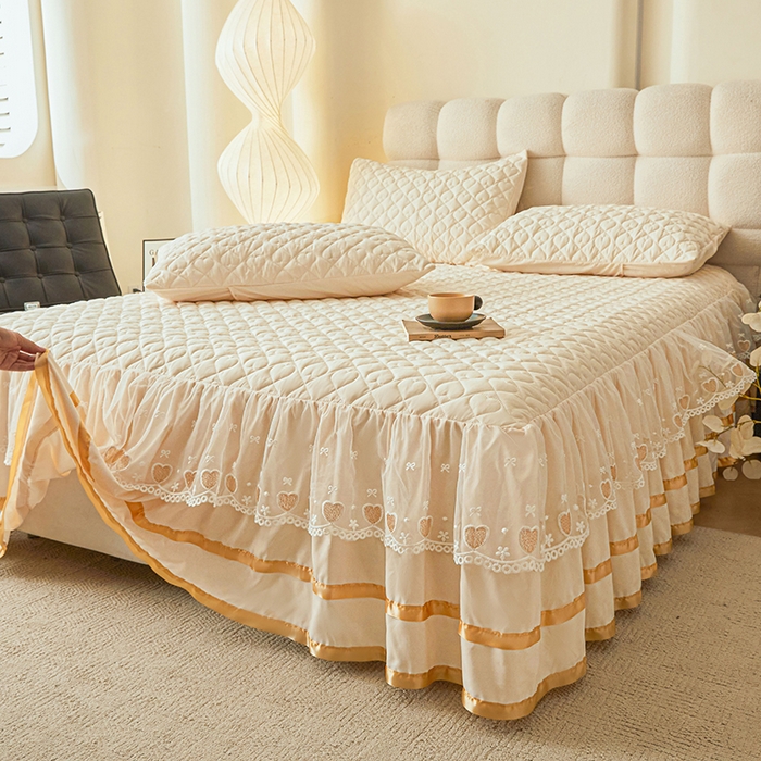 91家纺网 家纺一手货源 找家纺 艾裙海 2025新款云朵棉蕾丝刺绣花边夹棉床裙单床裙床裙单件爱心系列 爱心米白