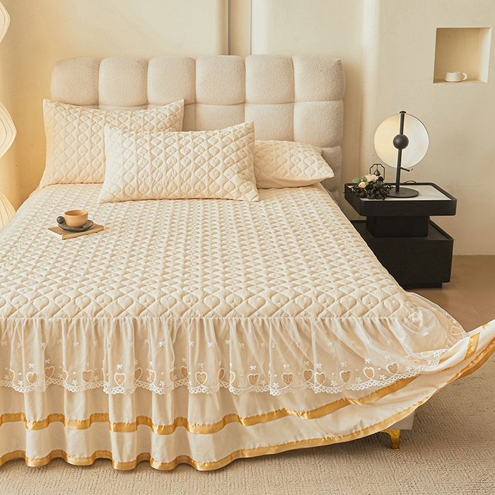 91家纺网 家纺一手货源 找家纺 艾裙海 2025新款云朵棉蕾丝刺绣花边夹棉床裙单床裙床裙单件爱心系列 爱心米白