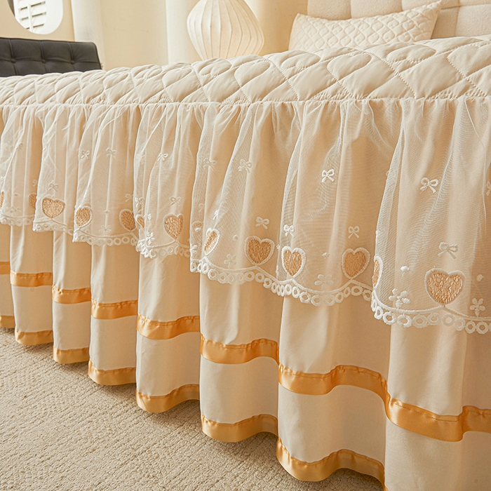 91家纺网 家纺一手货源 找家纺 艾裙海 2025新款云朵棉蕾丝刺绣花边夹棉床裙单床裙床裙单件爱心系列 爱心米白