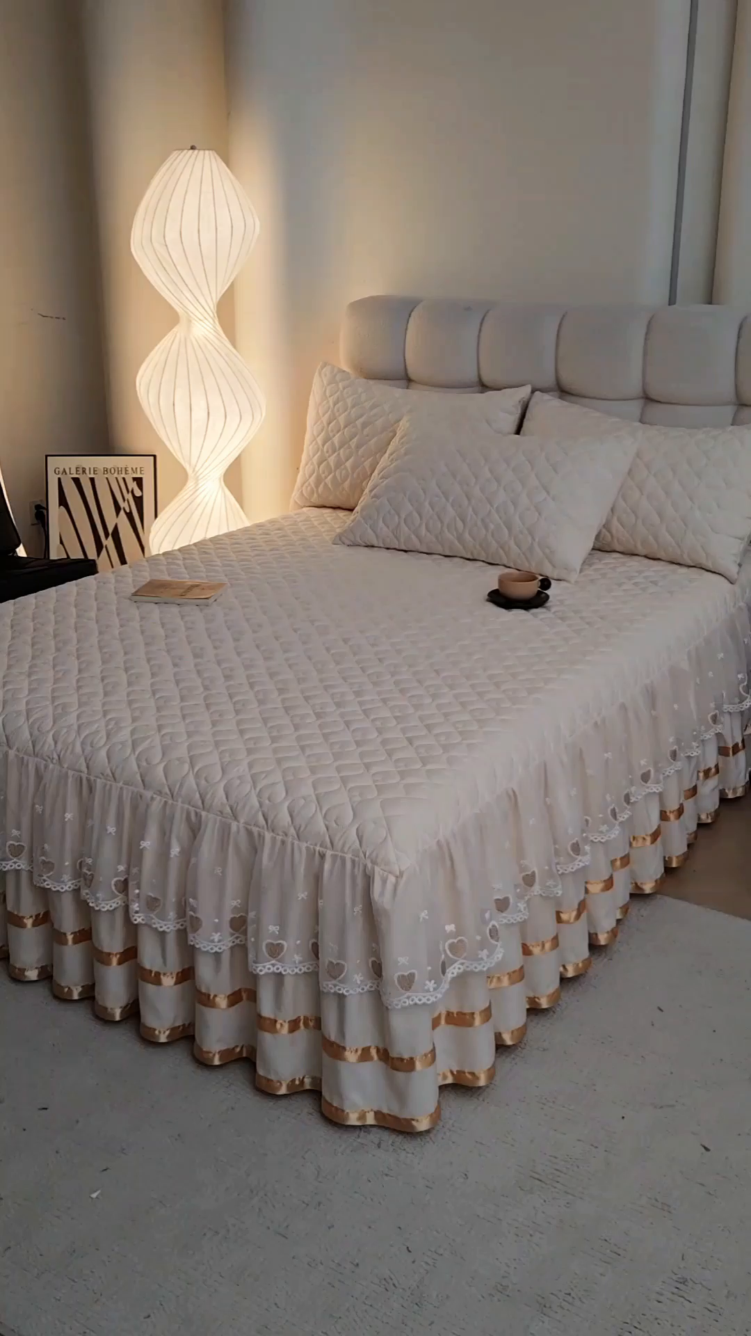 91家纺网 家纺一手货源 找家纺 艾裙海 2025新款云朵棉蕾丝刺绣花边夹棉床裙单床裙床裙单件爱心系列 爱心米白