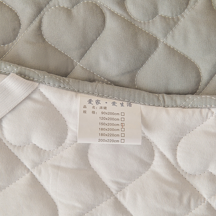 91家纺网 家纺一手货源 找家纺 艾裙海 2025新款云朵棉蕾丝刺绣花边夹棉床裙单床裙床裙单件爱心系列 爱心浅灰