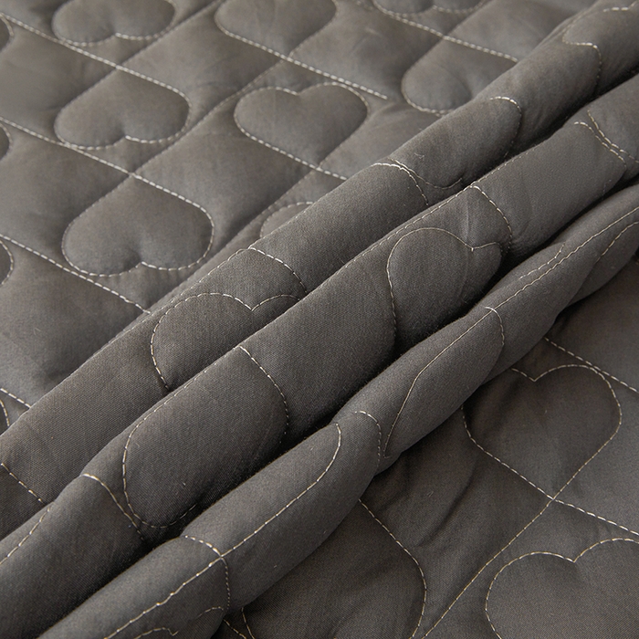 91家纺网 家纺一手货源 找家纺 艾裙海 2025新款云朵棉蕾丝刺绣花边夹棉床裙单床裙床裙单件爱心系列 爱心深灰