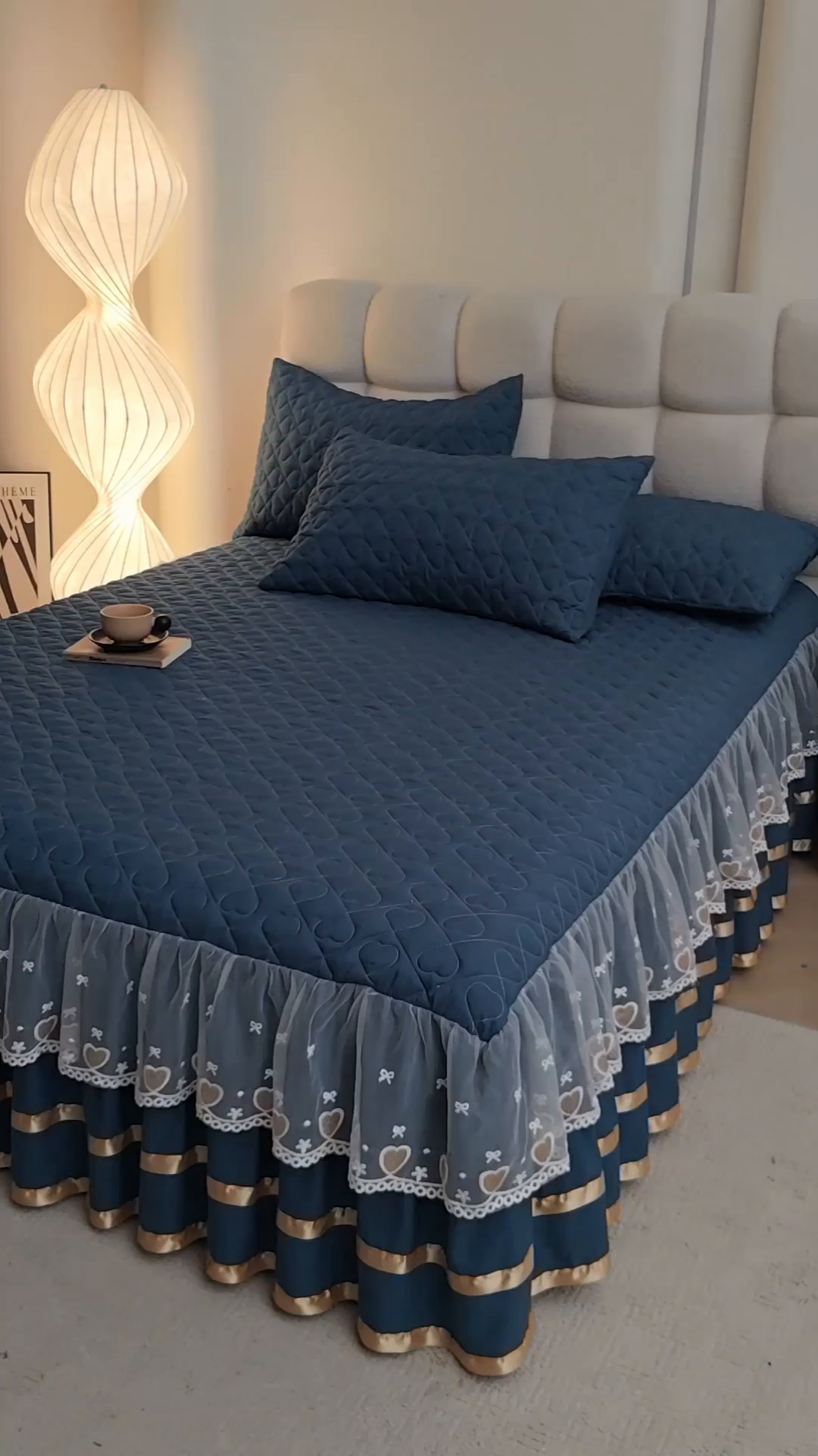 91家纺网 家纺一手货源 找家纺 艾裙海 2025新款云朵棉蕾丝刺绣花边夹棉床裙单床裙床裙单件爱心系列 爱心蔚蓝